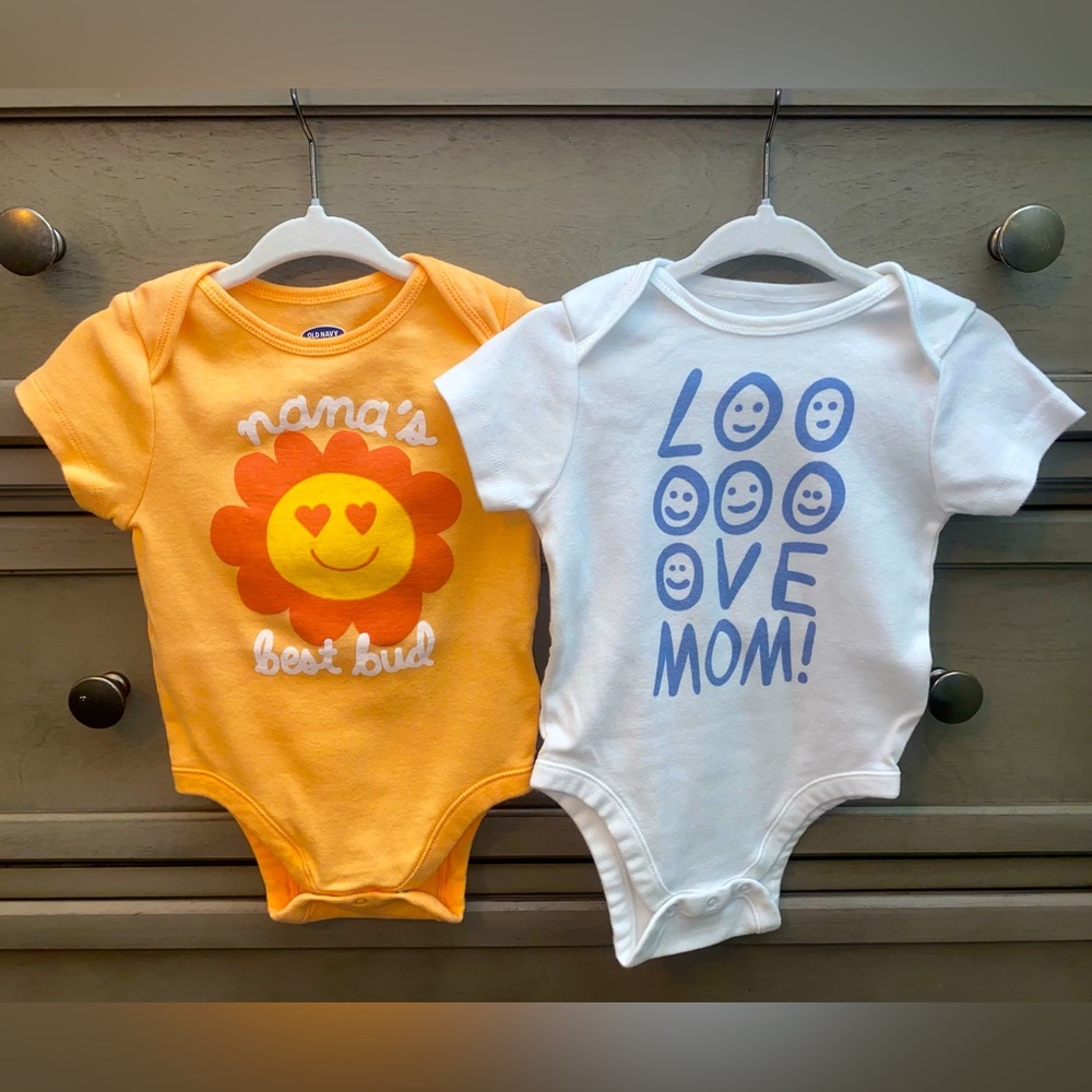 Old Navy 6-12 Months onesie set of two - Orange and White